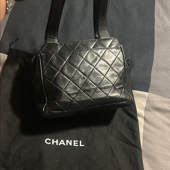 CHANEL Matelasse Black Leather 24K hardware - Picture 5 of 17